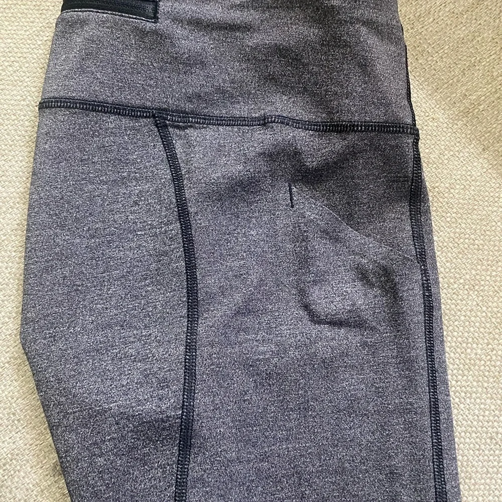 Lululemon Athletica Yoga‎ or Running Crop Leggings Grey & Black Size 6